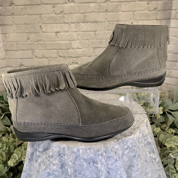 Comfort Ease by Blair - Gray Suede Moccasin Ankle Zip Booties WMS 6.5W🩶VGUC - Picture 6 of 15